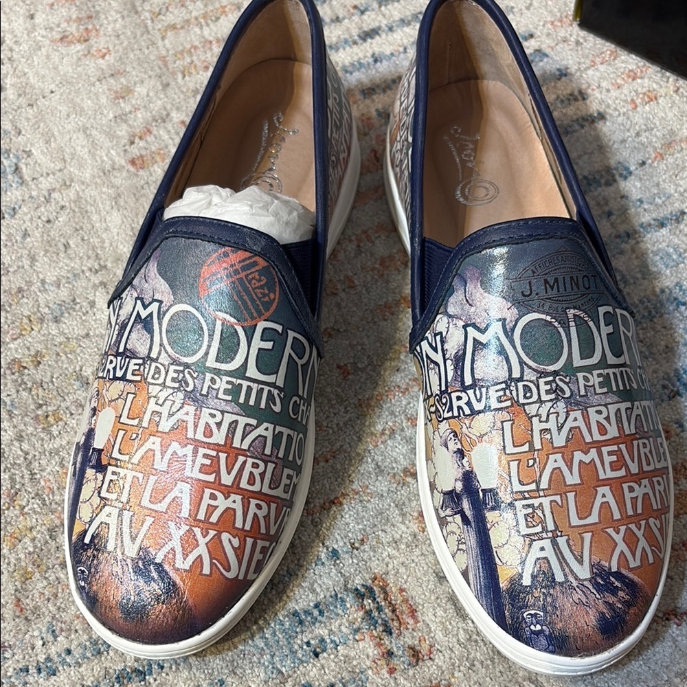 ICON Multicolor Graphic Flats